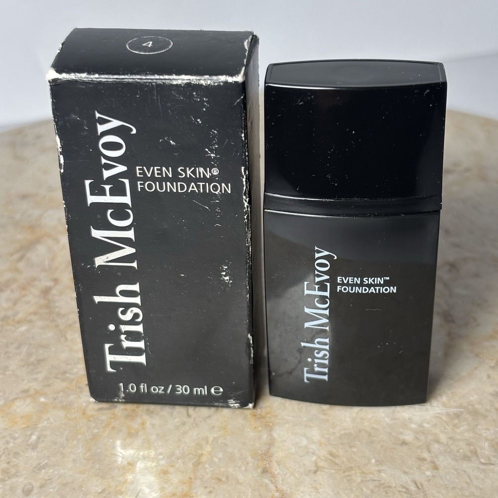 Trish McEvoy Even Skin Foundation Shade 4 1.0 fl oz Rare Discontinued Box Wear